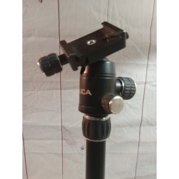 Dolica Proline Professional Reversible Tripod - Picture 3 of 11